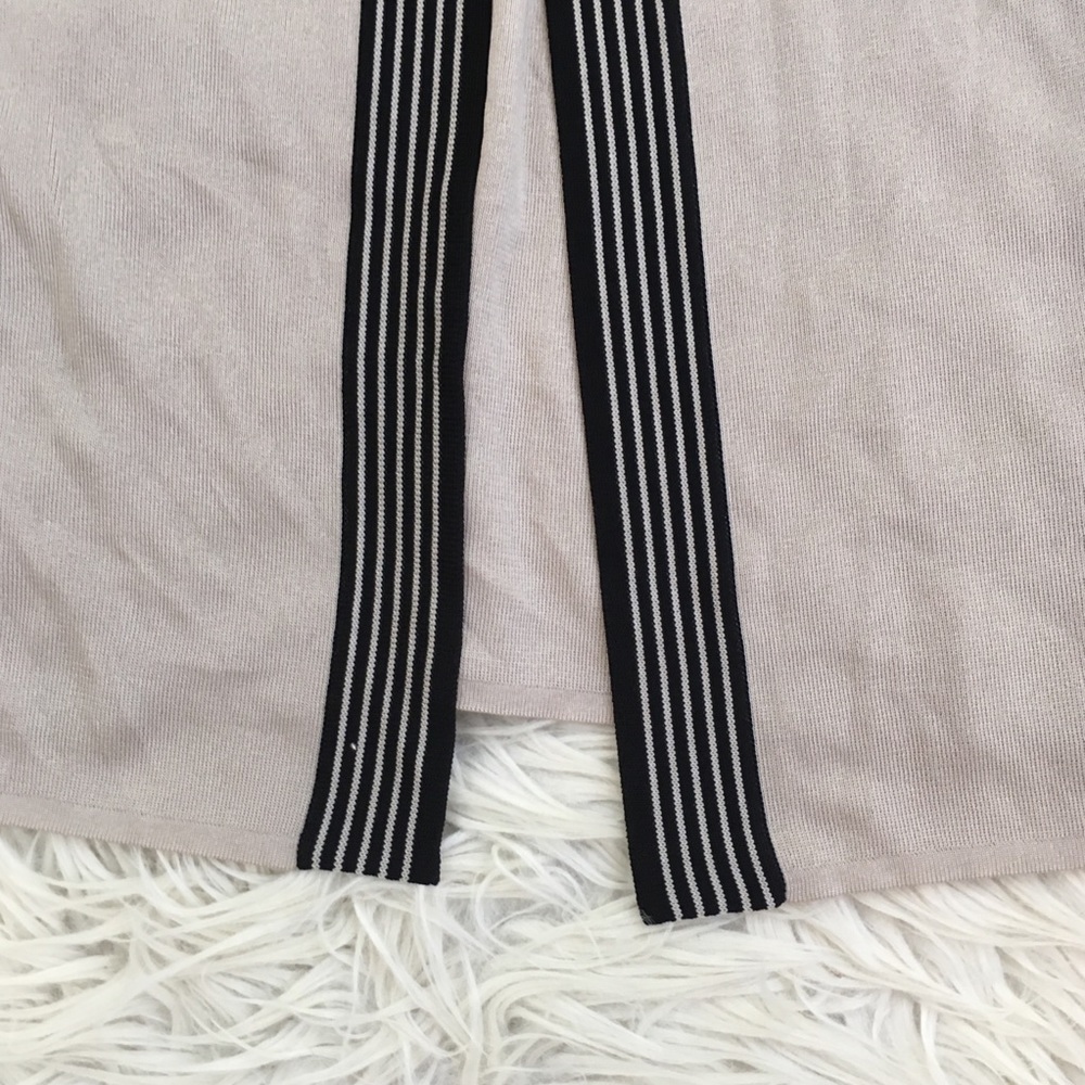 🖤SOLD🖤Exclusively Misook Beige Crewneck Cardigan - Picture 5 of 7